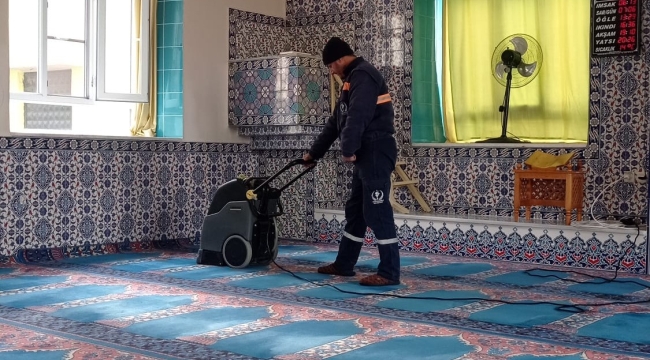 Saruhanlı'da camilerde ramazan temizliği