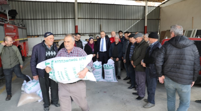 Soma'da "ektiğim nohut,biçtiğim nohut" projesiyle üreticilere nohut tohumu dağıtıldı