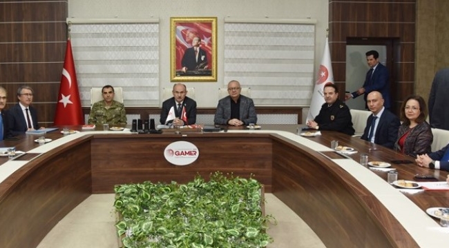 Toplantıda depremzedelere gönderilecek yardımlar ele alındı
