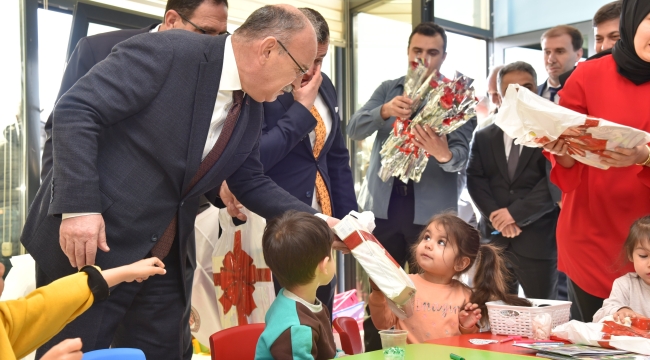 Vali Karadeniz Kula'da depremzedeleri ziyaret etti