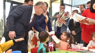 Vali Karadeniz Kula'da depremzedeleri ziyaret etti