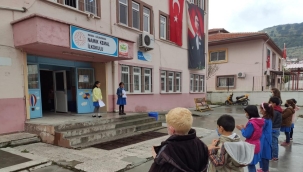 Veliler endişeli, öğrenciler tedirgin depreme dayanıksız okula korkarak gidiyorlar