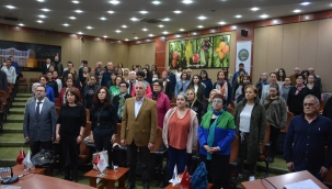 Yazar Uzuner 'dünyanın yerinde durması kadınlar sayesindedir'