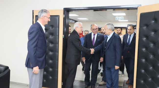 Arınç ilçe ilçe geziyor:AKP'ye oy istiyor