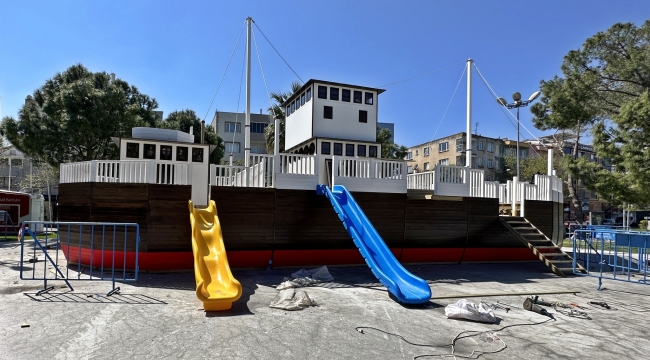 Atatürk parkına Bandırma vapuru