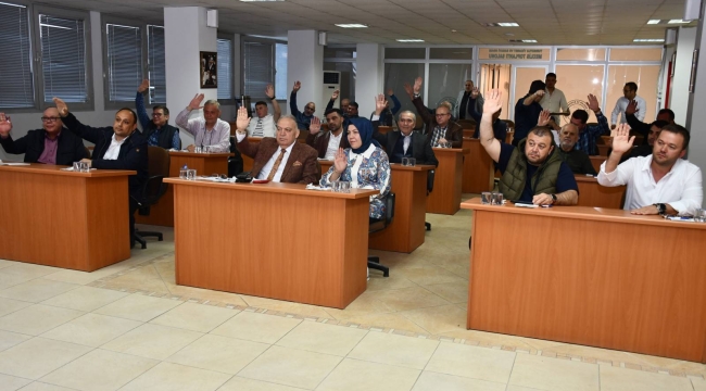 Aydın,"siyasetçi girer siyaset giremez"
