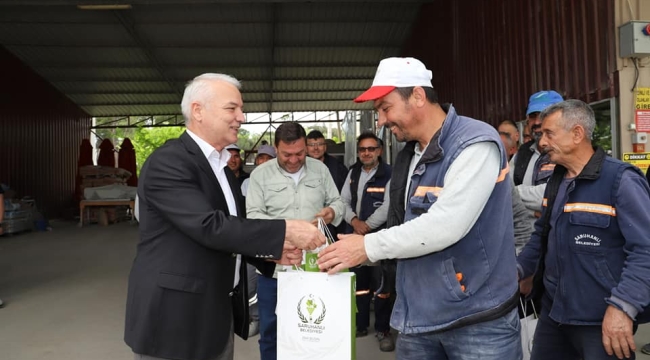 Başkan Bilgin'den peronelle hediyeli bayram kutlaması