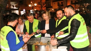 Başkan Gören helva dağıttı