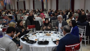 Başkan Hızlı,iftara katıldı,seçim standını ziyaret etti