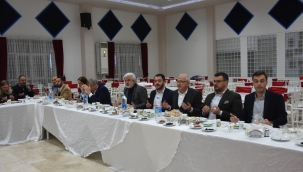 Başkan Hızlı Yunusemre'de iftara katıldı