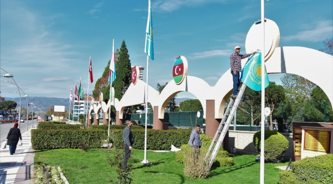 Belediye ülke bayraklarını yeniledi