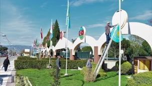 Belediye ülke bayraklarını yeniledi