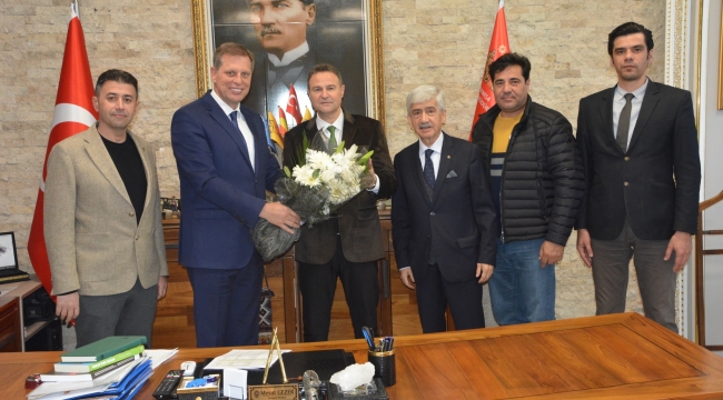 Borsa yönetiminden müdür Gezer'e ziyaret