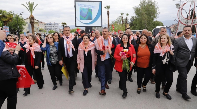 CHP'liler Alaşehir'de gövde gösterisi yaptı