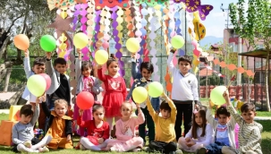 Çocuk oyun atölyesinde bayram kutlaması