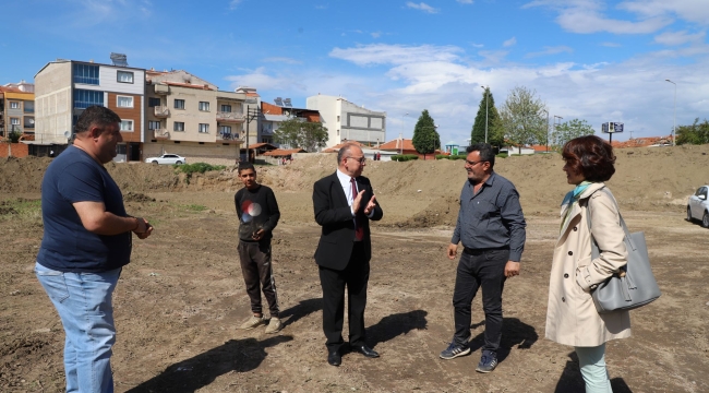 Cuma pazarında inşaat başladı