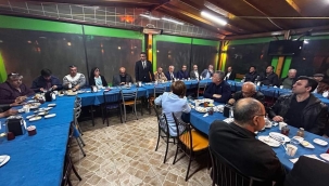 İyi parti muhtarlara iftar verdi
