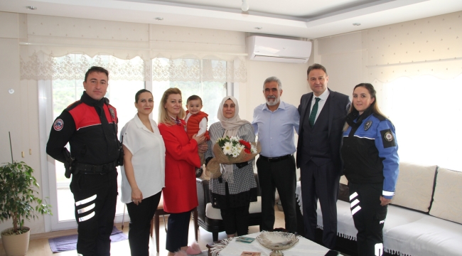 Müdür ve eşi şehit yakınlarını ziyaret etti