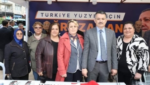 Pakdemirli AKP standını ziyaret etti