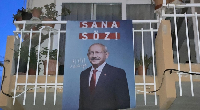 Salihli'de balkonlar'sana söz' afişleriye donatıldı