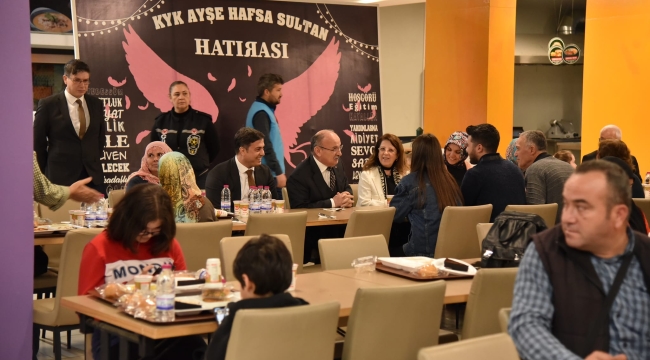 Vali Karadeniz depremzedelerle iftar yaptı