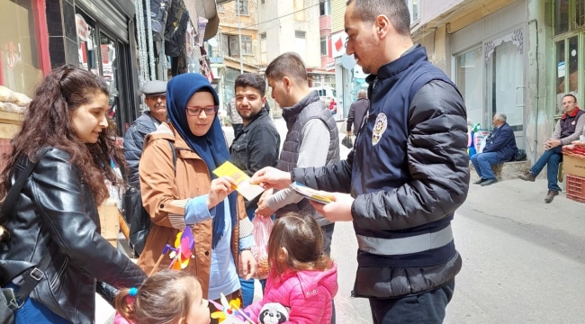 Vatandaşlar kadına el kalkamaz konusunda eğitiliyor