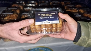 Vatandaşlara kandil simidi dağıtıldı