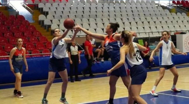 50 üniversitenin katıldığı yaz spor oyunları başladı