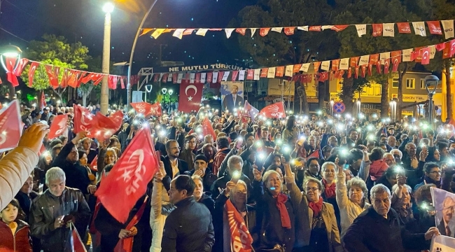 Akhisar'da CHP buluşmasında yer yerinden oynadı