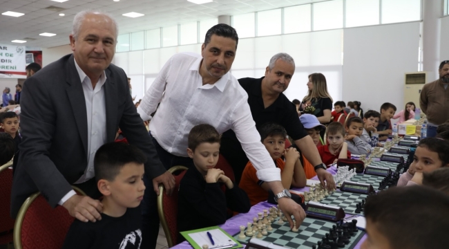 Akhisar'da masa tenisi ve satranç tunuvası