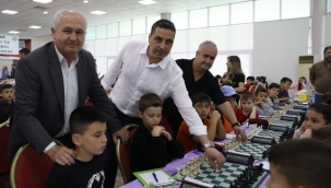 Akhisar'da masa tenisi ve satranç tunuvası