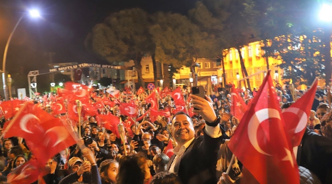 Akhisar'da yer yerinden oynadı