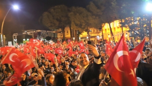 Akhisar'da yer yerinden oynadı