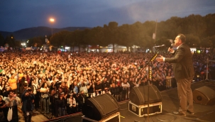 Akhisarlılar Duman 'la çoştu:Her şey çok güzel olacak
