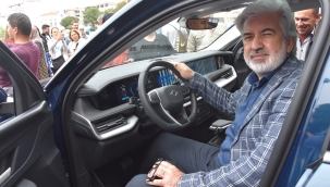 AKP il başkanı Hızlı TOGG 'a bindi