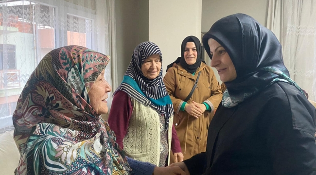 AKP'li kadınlar Ahmetli ve Turgutlu'da ev ziyaretleri yaptı