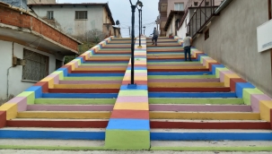 Alaşehir'de merdivenler renklendi