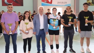 Başkan Bilgin başarılı sporcuları ödüllendirdi