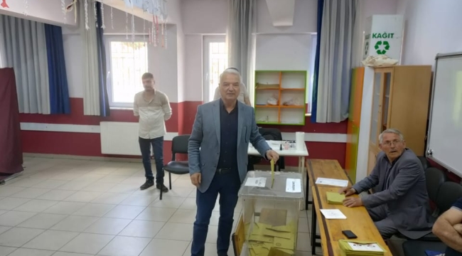 Başkan Bilgin cumhuriyet ilkokulunda oyunu kullandı