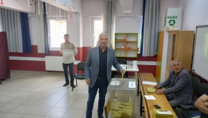 Başkan Bilgin cumhuriyet ilkokulunda oyunu kullandı