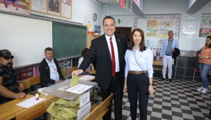 Başkan Dutlu ve eşi oyunu kullandı