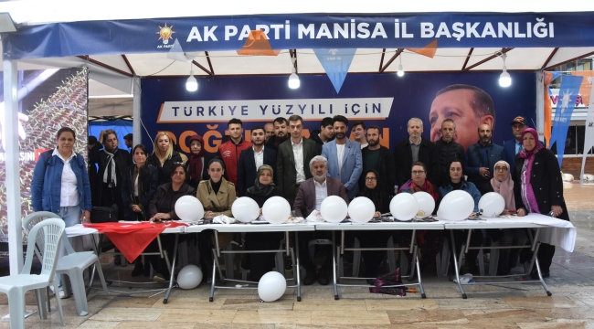 Başkan Hızlı parti standını ziyaret etti
