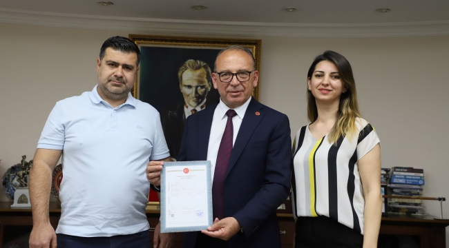 Belediye pazar yerinin tapusunu aldı