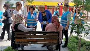 CHP'li kadınlar Saruhanlı'da çalmadık kapı bırakmadı