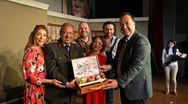 'Her Şey Bedava' Akhisar'da sahne aldı