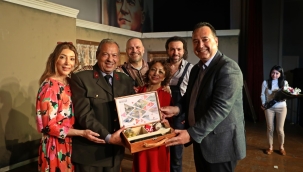 'Her Şey Bedava' Akhisar'da sahne aldı