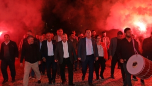 Karşılama mitinge dönüştü