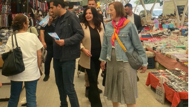 Kavaf ,Saruhanlı ve Gördes'te vatandaşlardan oy istedi