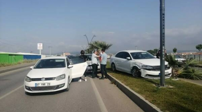 Manisa'da 6 araçın karıştğı hasarlı trafik kazası