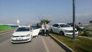 Manisa'da 6 araçın karıştğı hasarlı trafik kazası